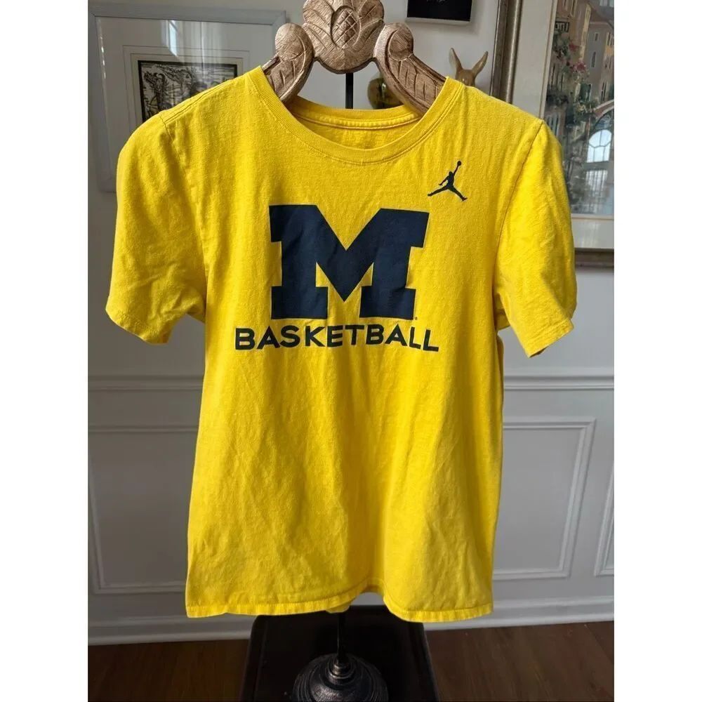 Nike Jordan University of Michigan Wolverines Basketball Yellow Tshirt S
